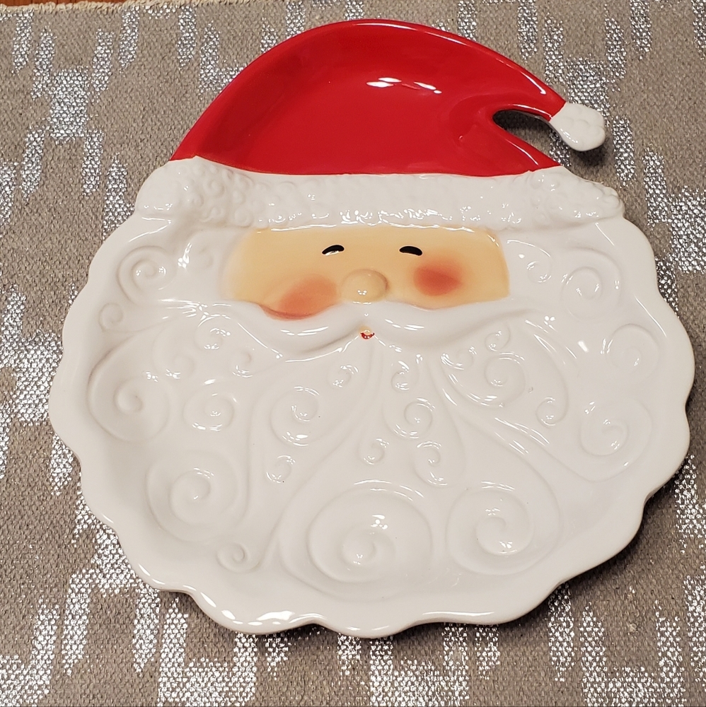 🎅Santa Plate, ceramic 11x 11.5 in red and white